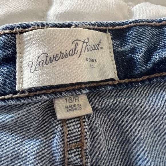 Universal Thread | 16R Baggy Dark Denim Cutoff Shorts | Mid Rise | Distressed - Picture 4 of 8